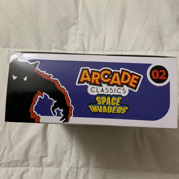 Space Invaders Handheld Electronic Video Game - Picture 4 of 4